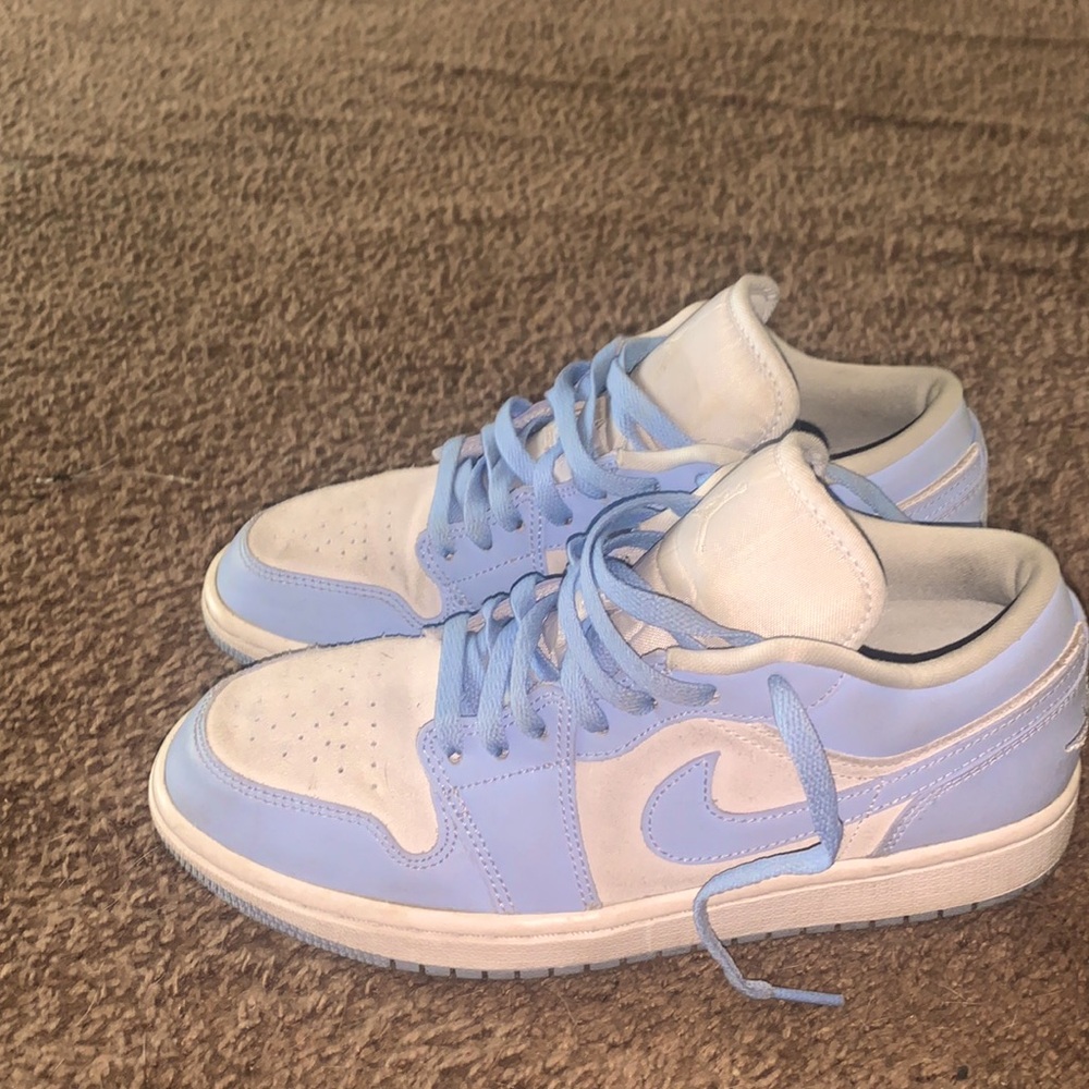 Jordan 1 lows (Football grey Aluminum) women’s